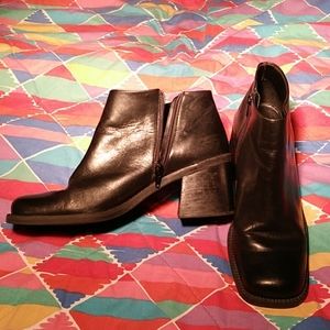 Hillard & Hanson Shooty Zipper Boot